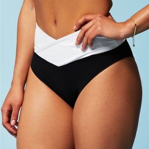 Brand New Fabletics Black and White Color Block Bikini Sz L